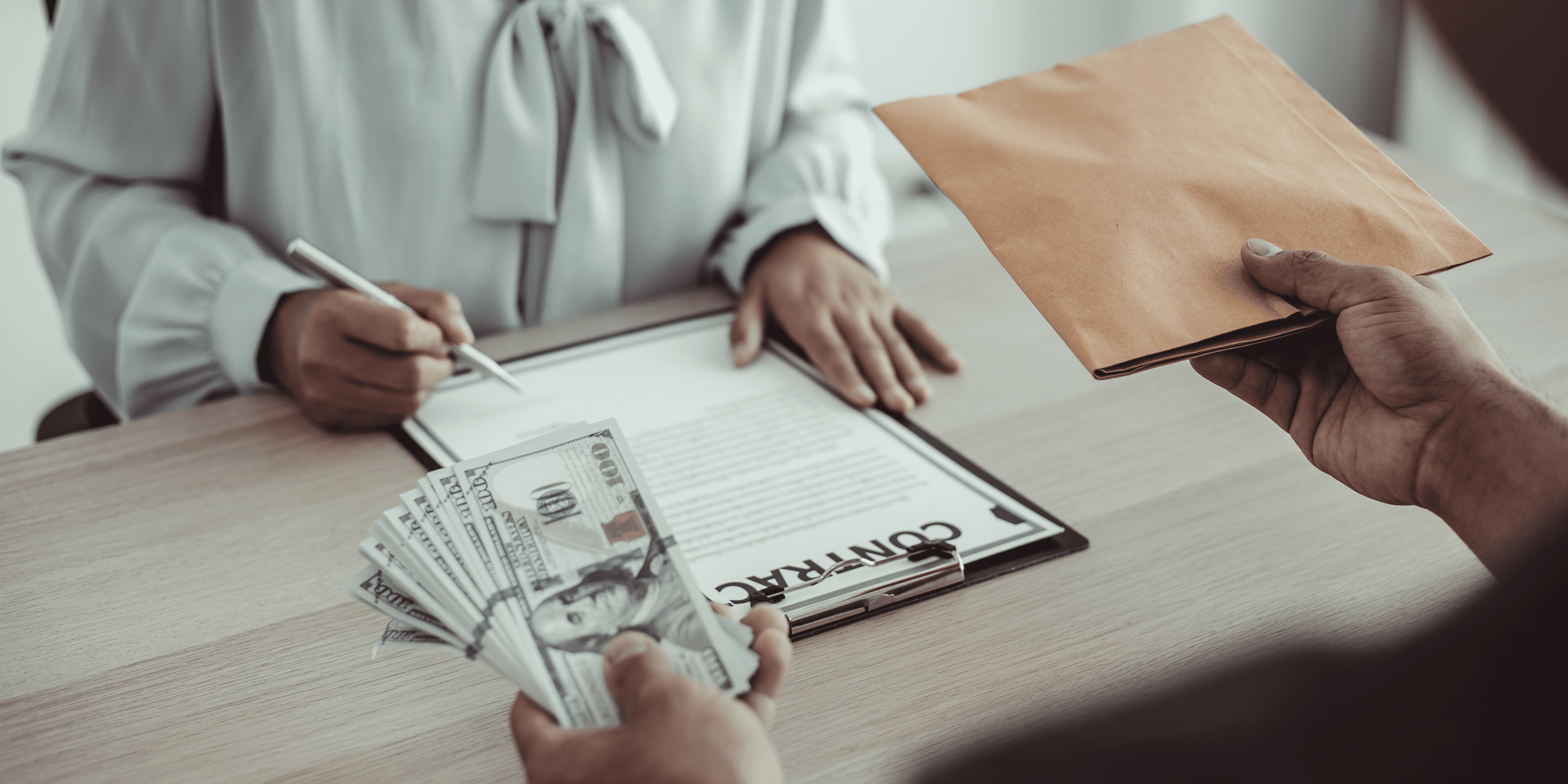 Da impossibilidade de se remunerar presidentes, superintendentes e demais membros da diretoria de associação de moradores de loteamentos fechados